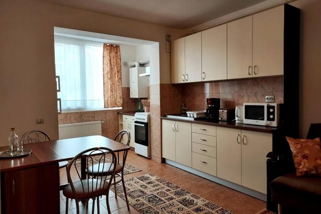 Spacious Flat, With Free Parking & Air Conditioning Floreşti Exterior foto